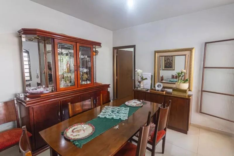 Casa com 4 quartos — Sagrada Família, Belo Horizonte