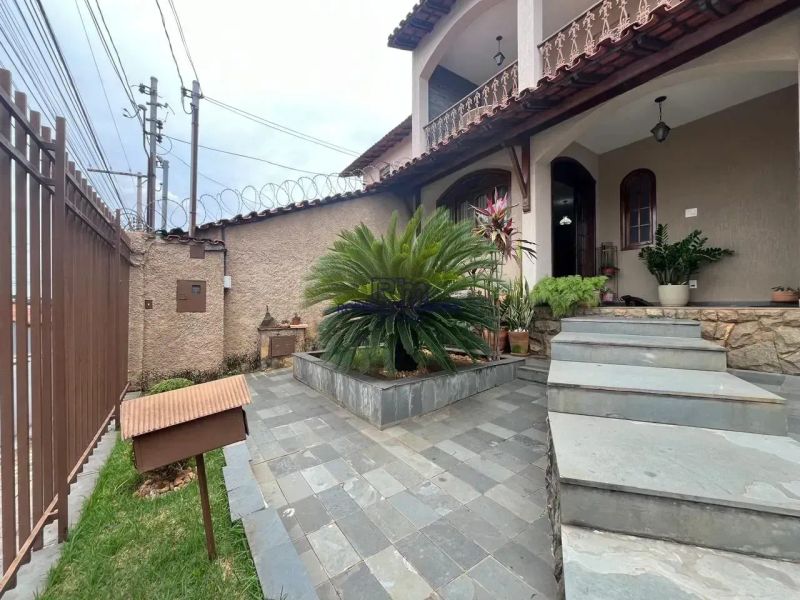Casa com 3 quartos — Alípio de Melo, Belo Horizonte