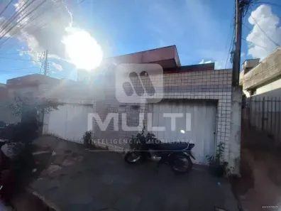 Casa com 3 Quartos para alugar, 158m² no Brasil, Uberlândia