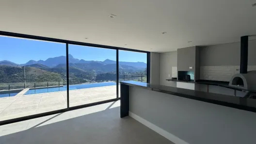 Casa de Condomínio com 4 Quartos à venda, 380m² no Nogueira, Petrópolis