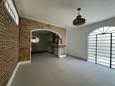 Casa com 3 Quartos para alugar, 137m² no Centro, Taubaté