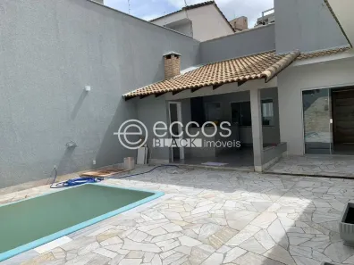 Casa com 3 Quartos à venda, 157m² no Jardim Colina, Uberlândia