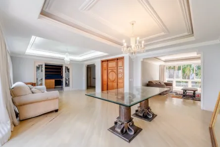 Apartamento com 3 Quartos para alugar, 225m² no Mont Serrat, Porto Alegre