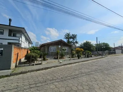 Lote/Terreno à venda, 647m² no Aririú, Palhoça