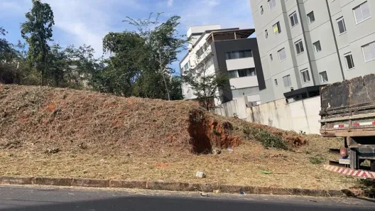 Lote/Terreno à venda, 499m² no Cabral, Contagem
