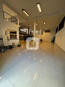 Prédio Comercial para alugar, 668m² no Santa Mônica, Uberlândia