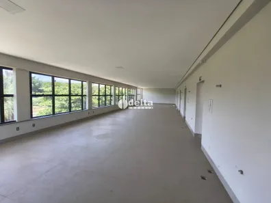 Ponto Comercial para alugar, 2017m² no Saraiva, Uberlândia
