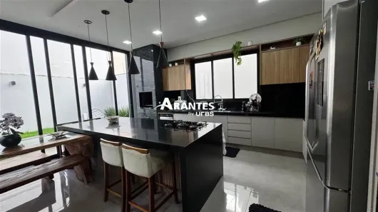 Sobrado com 3 Quartos à venda, 257m² no Jardim Inconfidência, Uberlândia