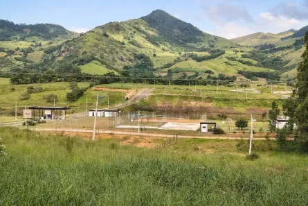 Lote/Terreno à venda, 499m² no Centro, Bicas