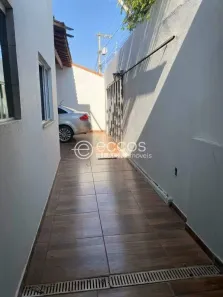 Casa com 5 Quartos à venda, 200m² no Jardim Brasília, Uberlândia