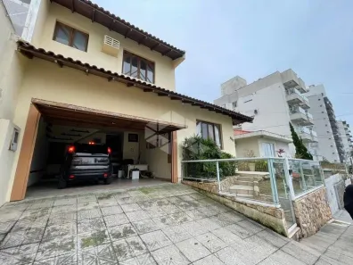 Casa com 4 Quartos para alugar, 236m² no Barreiros, São José
