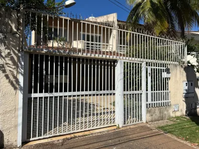 Sobrado com 4 Quartos à venda, 297m² no Vila Lucy, Goiânia