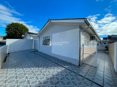 Casa com 4 Quartos para alugar, 70m² no Forquilhinha, São José