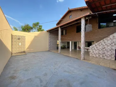 Casa com 6 Quartos à venda, 220m² no Davanuze, Divinópolis