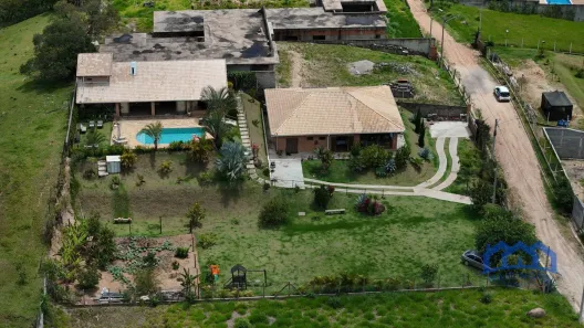 Fazenda/Sítio com 4 Quartos à venda, 2000m² no , Mairinque