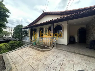 Casa com 4 Quartos à venda, 500m² no Califórnia, Belo Horizonte