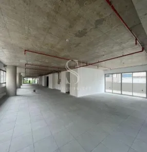 Prédio Comercial para alugar, 900m² no Pinheiros, São Paulo