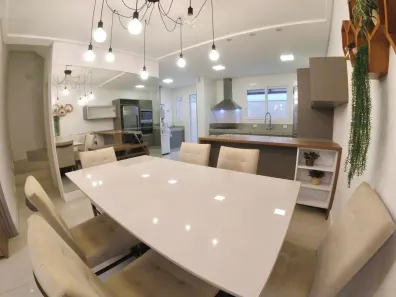 Sobrado com 3 Quartos à venda, 220m² no Praia dos Amores, Balneário Camboriú