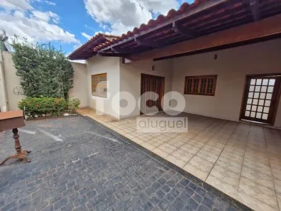 Casa com 3 Quartos para alugar, 268m² no Nossa Senhora das Graças, Uberlândia