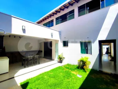 Casa com 4 Quartos à venda, 250m² no Laranjeiras, Uberlândia