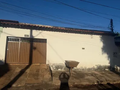 Casa com 2 Quartos à venda, 200m² no Parque Atheneu, Goiânia