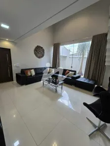 Sobrado com 3 Quartos à venda, 365m² no Morada da Colina, Uberlândia