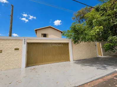 Casa com 3 Quartos à venda, 228m² no Parque Laranjeiras, Araraquara