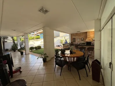 Sobrado com 5 Quartos à venda, 360m² no Residencial Granville, Goiânia