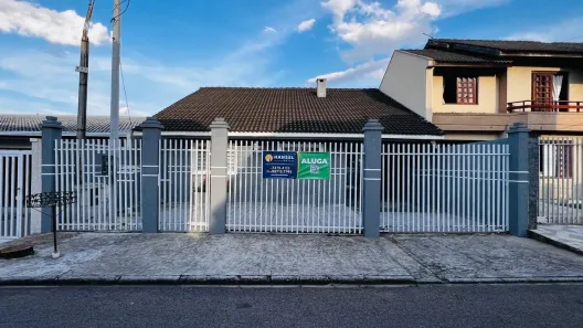 Casa com 2 Quartos para alugar, 200m² no Xaxim, Curitiba