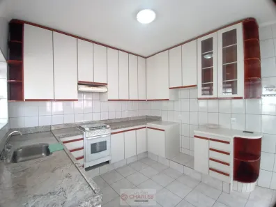 Casa com 3 Quartos para alugar, 180m² no Vila Bianchi, Mogi Mirim