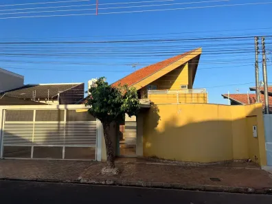 Sobrado com 3 Quartos à venda, 243m² no Vila Margarida, Campo Grande