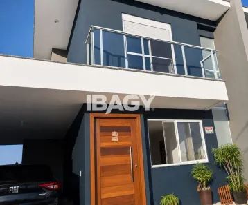Casa com 3 Quartos para alugar, 135m² no Carianos, Florianópolis
