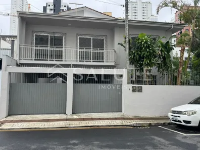 Casa com 3 Quartos para alugar, 250m² no Centro, Balneário Camboriú