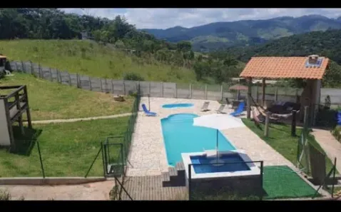 Fazenda/Sítio com 4 Quartos à venda, 200m² no Botujuru, Mogi das Cruzes