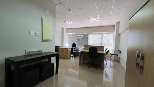 Sala Comercial para venda ou aluguel, 42m² no Green Valley Alphaville, Barueri