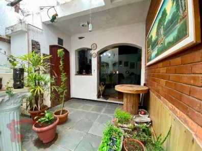 Casa com 5 Quartos à venda, 220m² no Jardim Regina, São Paulo