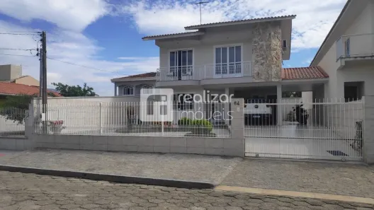Casa com 3 Quartos à venda, 240m² no Centro, Palhoça