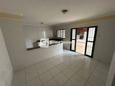 Casa com 2 Quartos para alugar, 160m² no Jardim Colina, Uberlândia