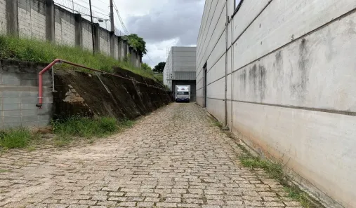Galpão/Depósito/Armazém para alugar, 952m² no Padroeira, Osasco