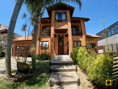 Casa de Condomínio com 3 Quartos à venda, 230m² no Rio Tavares, Florianópolis
