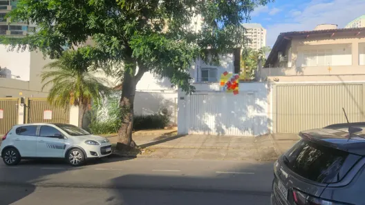 Sobrado com 4 Quartos à venda, 370m² no Nova Suiça, Goiânia