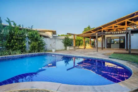 Casa com 4 Quartos à venda, 392m² no Candelária, Natal