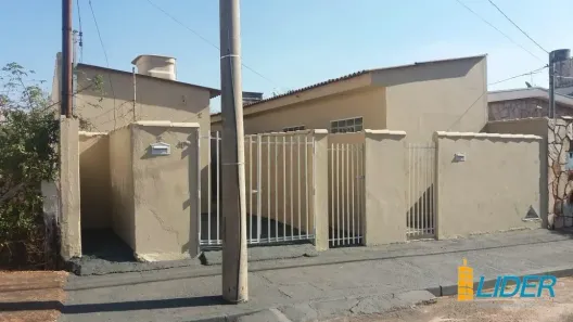 Casa com 2 Quartos à venda, 192m² no Segismundo Pereira, Uberlândia