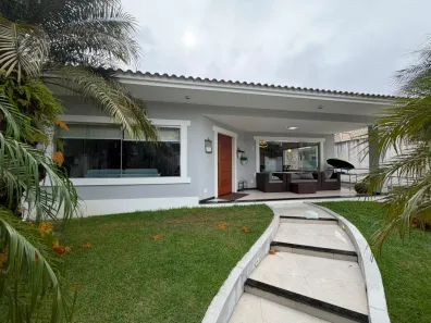 Casa com 4 Quartos à venda, 300m² no Parque Hotel, Araruama