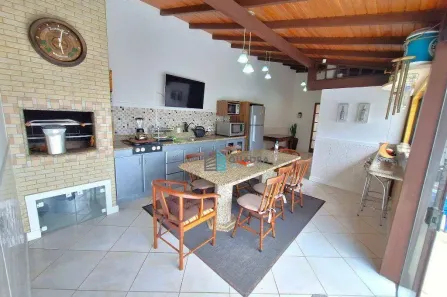 Casa com 4 Quartos à venda, 250m² no Itacorubi, Florianópolis