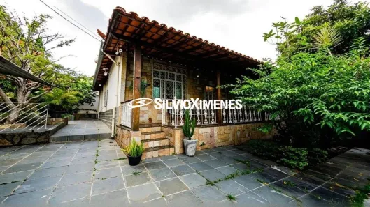 Casa com 5 Quartos à venda, 180m² no Nova Suíssa, Belo Horizonte