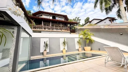 Casa com 4 Quartos para venda ou aluguel, 243m² no Parque das Palmeiras, Angra dos Reis