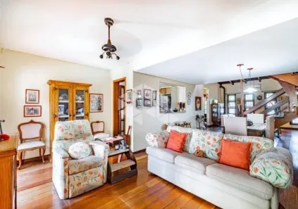 Casa com 3 Quartos à venda, 235m² no Guarujá, Porto Alegre