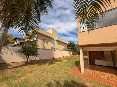 Casa de Condomínio com 4 Quartos à venda, 330m² no Loteamento Portal do Sol II, Goiânia