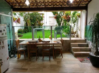 Casa com 2 Quartos à venda, 75m² no Parque Xangri-Lá, Contagem